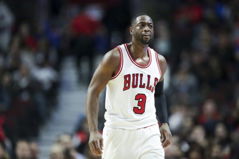 Dwyane Wade Turns Back The Clock, Bulls Edge Celtics 105-99
